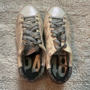 ✅P448 sneakersStylish Snakeskin Sneakers with Glitter Accents